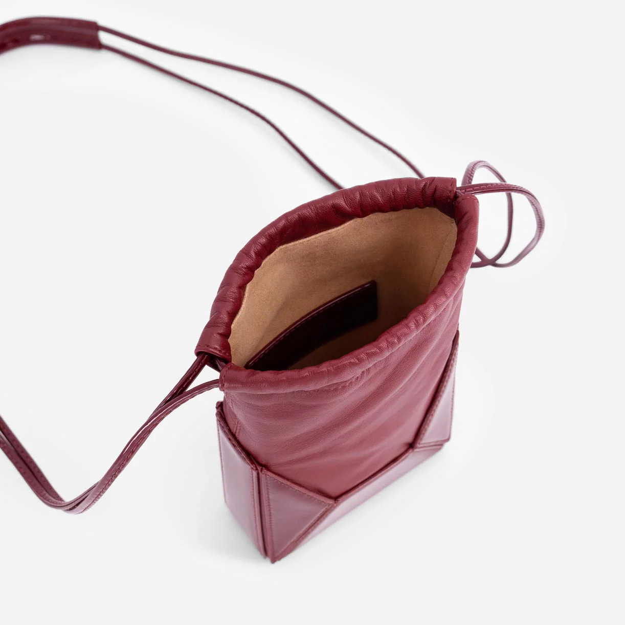 Naomi Phone Pouch - Patent Bordeaux - Image 4
