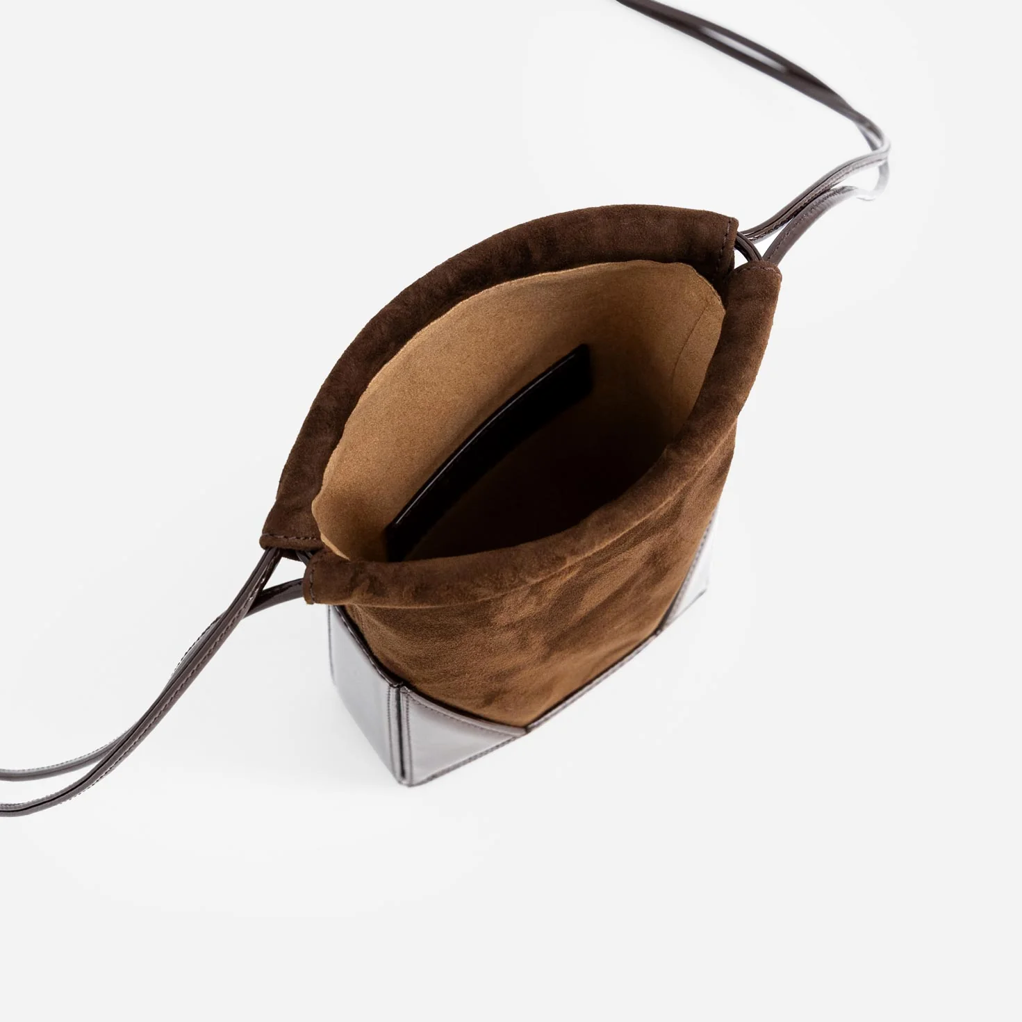 Naomi Phone Pouch - Patent Brown - Image 4