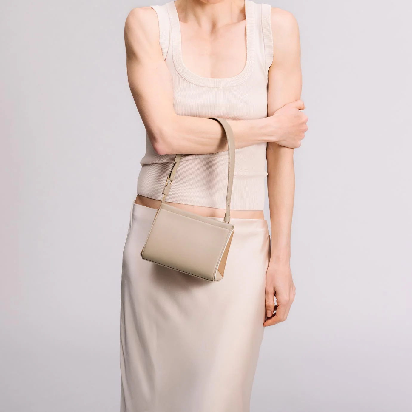 Small Triangle Pouch - Milky - Image 10